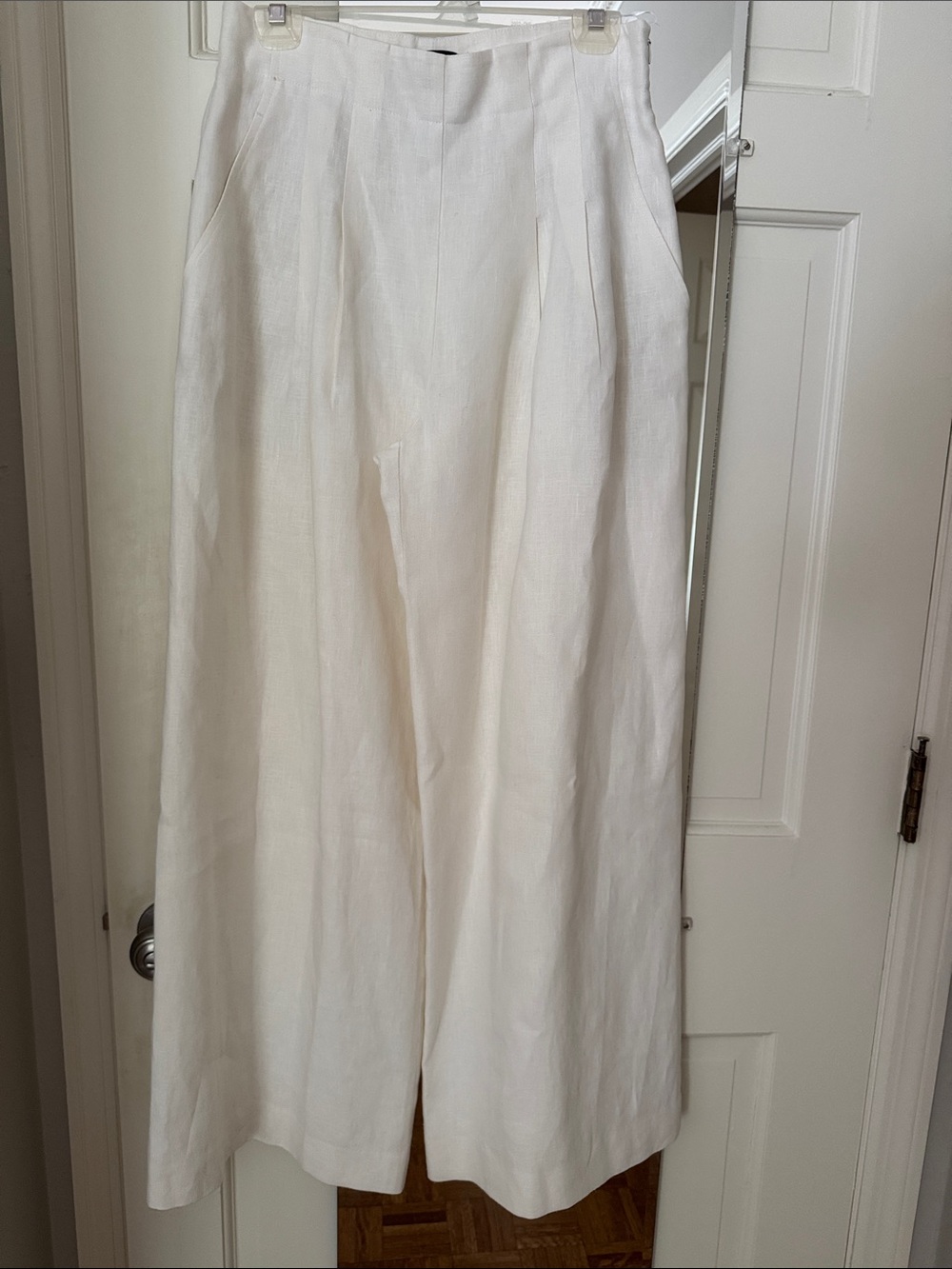 Women's White Linen Wide-Leg Pants size 4 excellent condition.